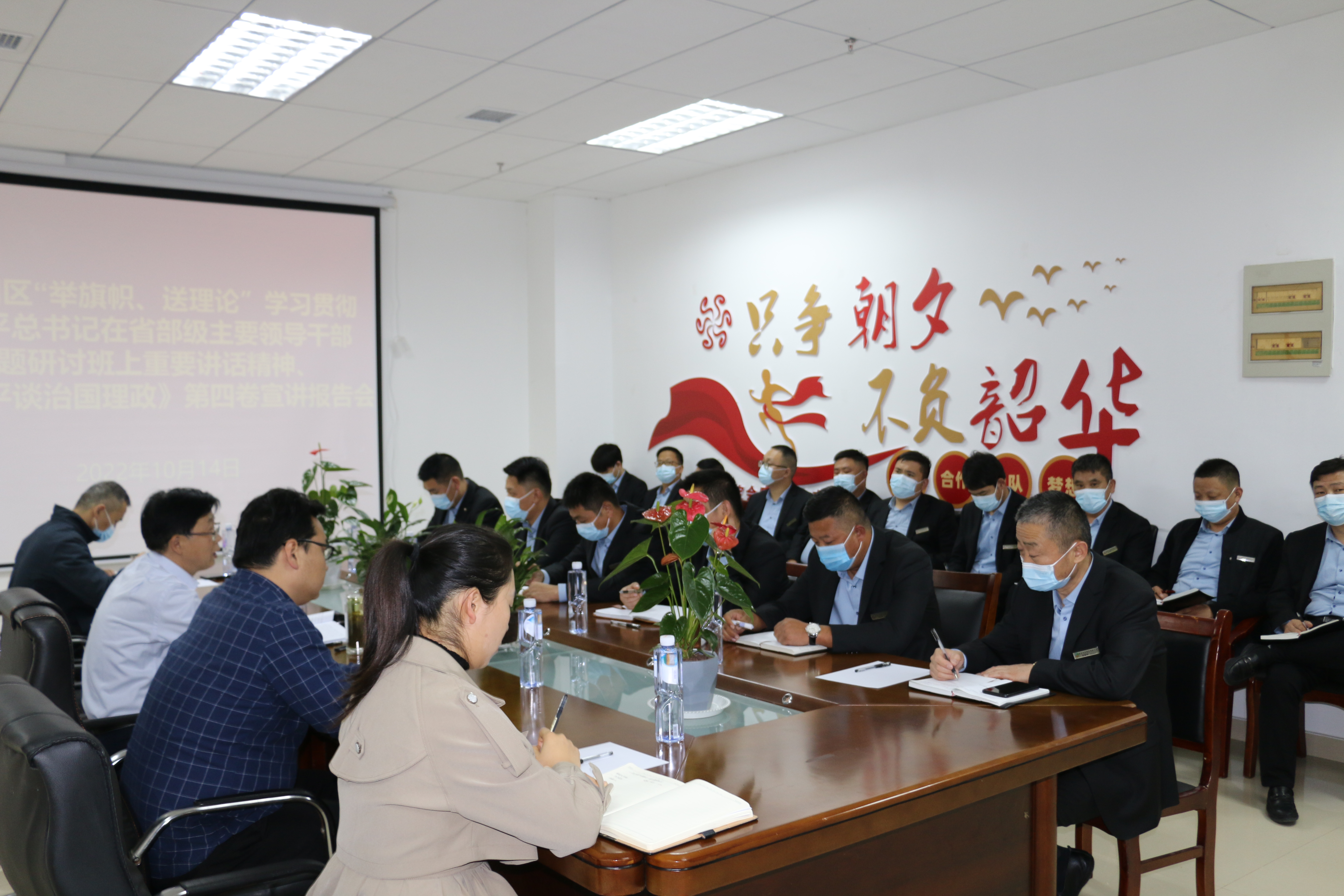 “举旗帜·送理论”专题宣讲走进宿马汽车公司(图1) “举旗帜·送理论”专题宣讲走进宿马汽车公司(图1)