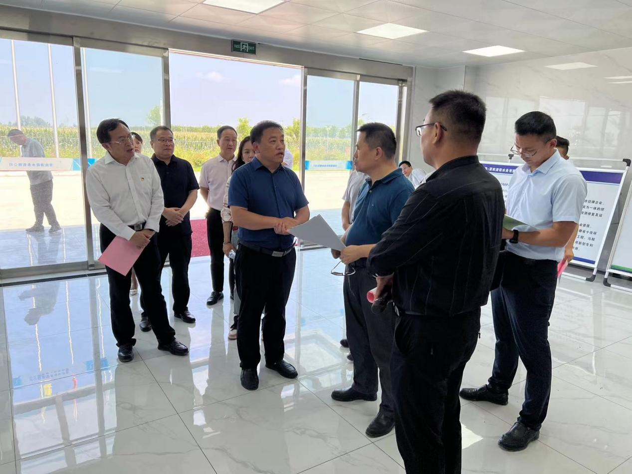 姚晓军一行莅临渭南清荷调研(图1) 姚晓军一行莅临渭南清荷调研(图1)